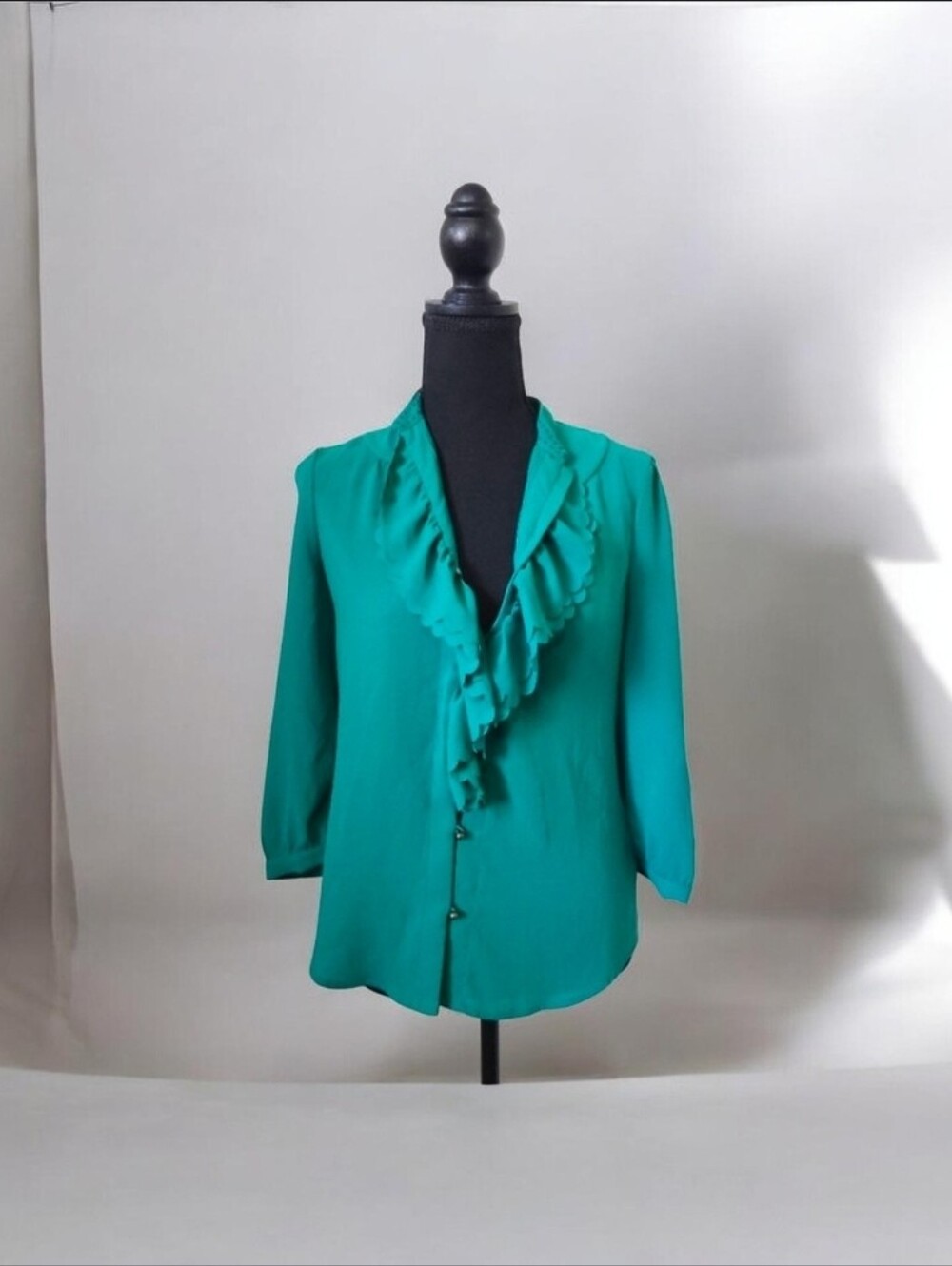 Anthropologie HD in Paris Kelly Green Ruffle Button Down Long‎ Sleeve Blouse Top